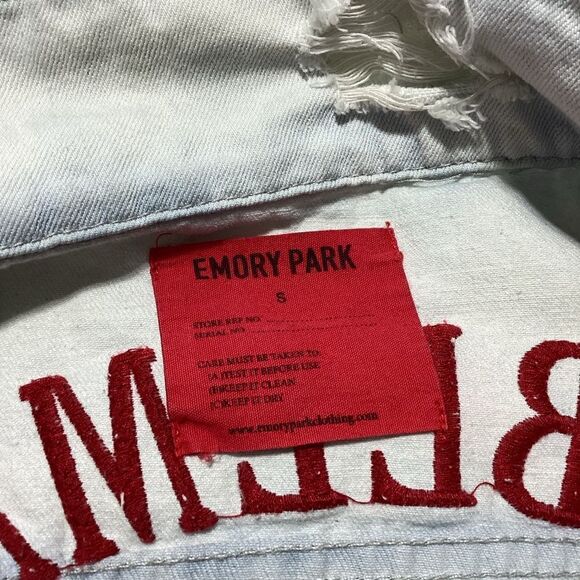 Emory Park Patch Work Rose Troublemaker Distressed Jean Denim Jacket Shacket - Picture 11 of 16